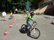 Radworkshop: Kinder üben Fahrradfahren auf Radparcours