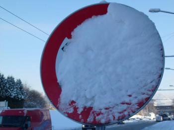 welche Verkehrsregeln gelten bei Schnee/winterlichen Bedingungen?